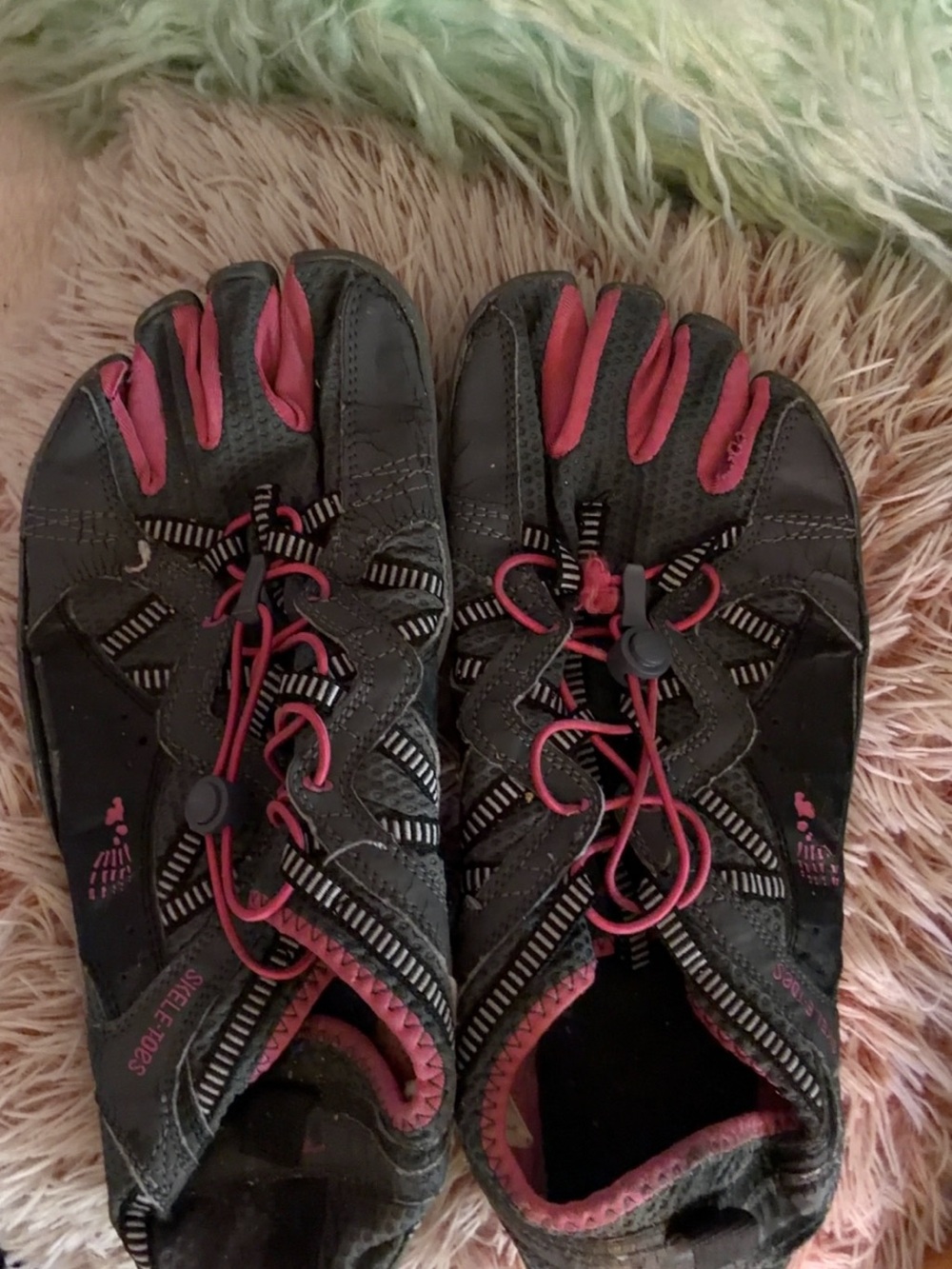 FiveFingers Style Toe Shoes in Black & Pink